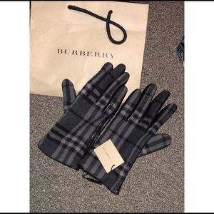 Burberry gloves NWT, Grey & Black